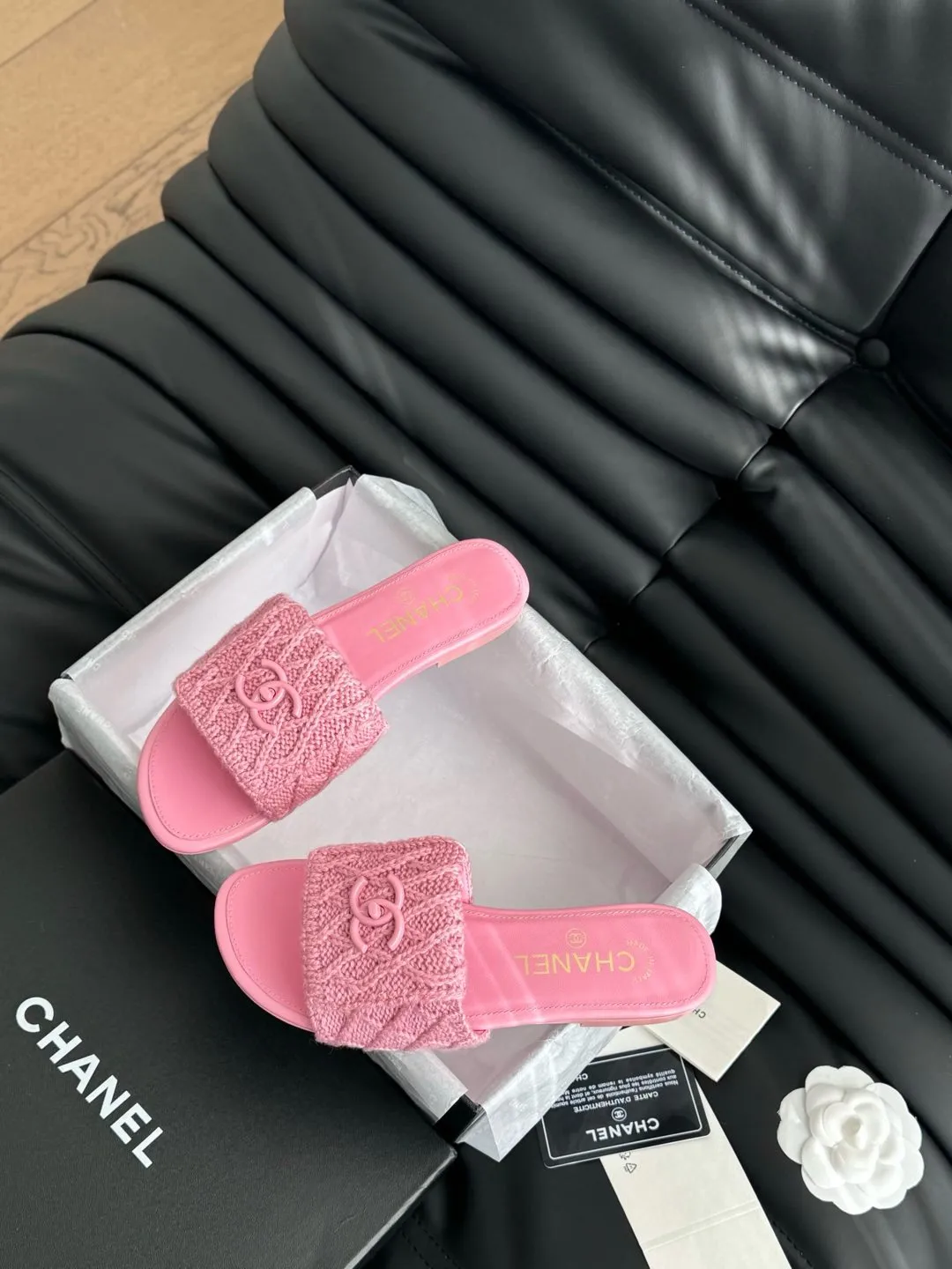 👟👟Ex-factory price 400👟👟 Chanel 25C new schoolbag buckle slippers, return of the classic schoolbag buckle design, special vintage, full of retro flavor, loafers have also grown to aesthetics, upper cowhide, lining sheepskin, original outsole Size: 35-39 40 41 42 Customized, non-refundable and non-exchangeable